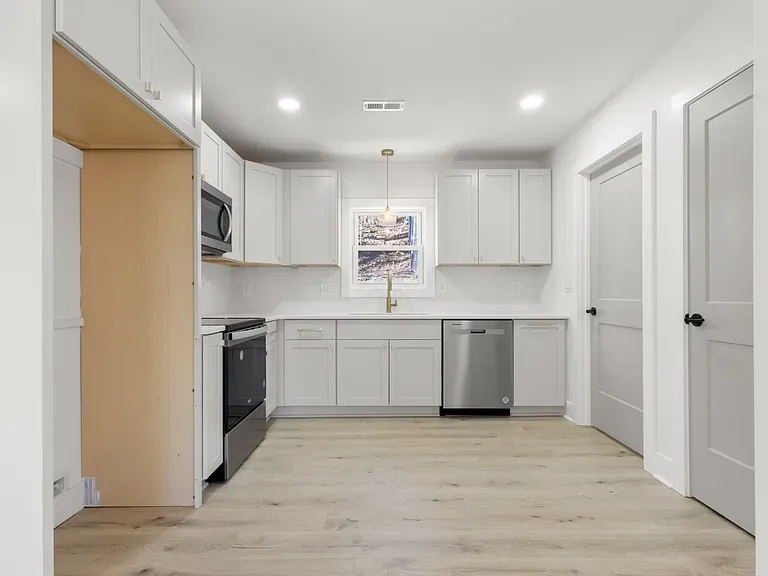 White kitchen with brass hardware