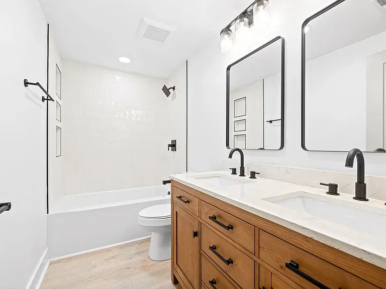 Double Vanity Bath