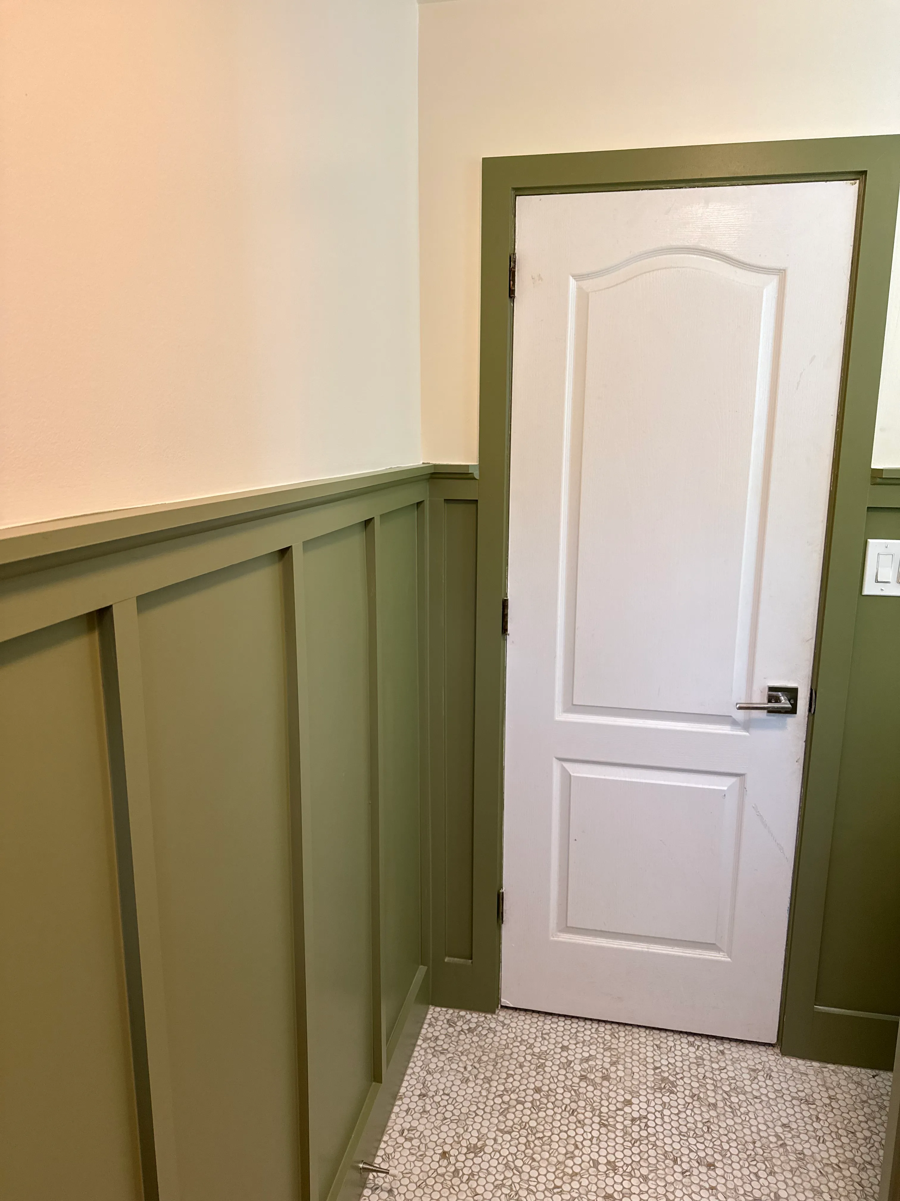 Olive Wainscot Bath, photo 4