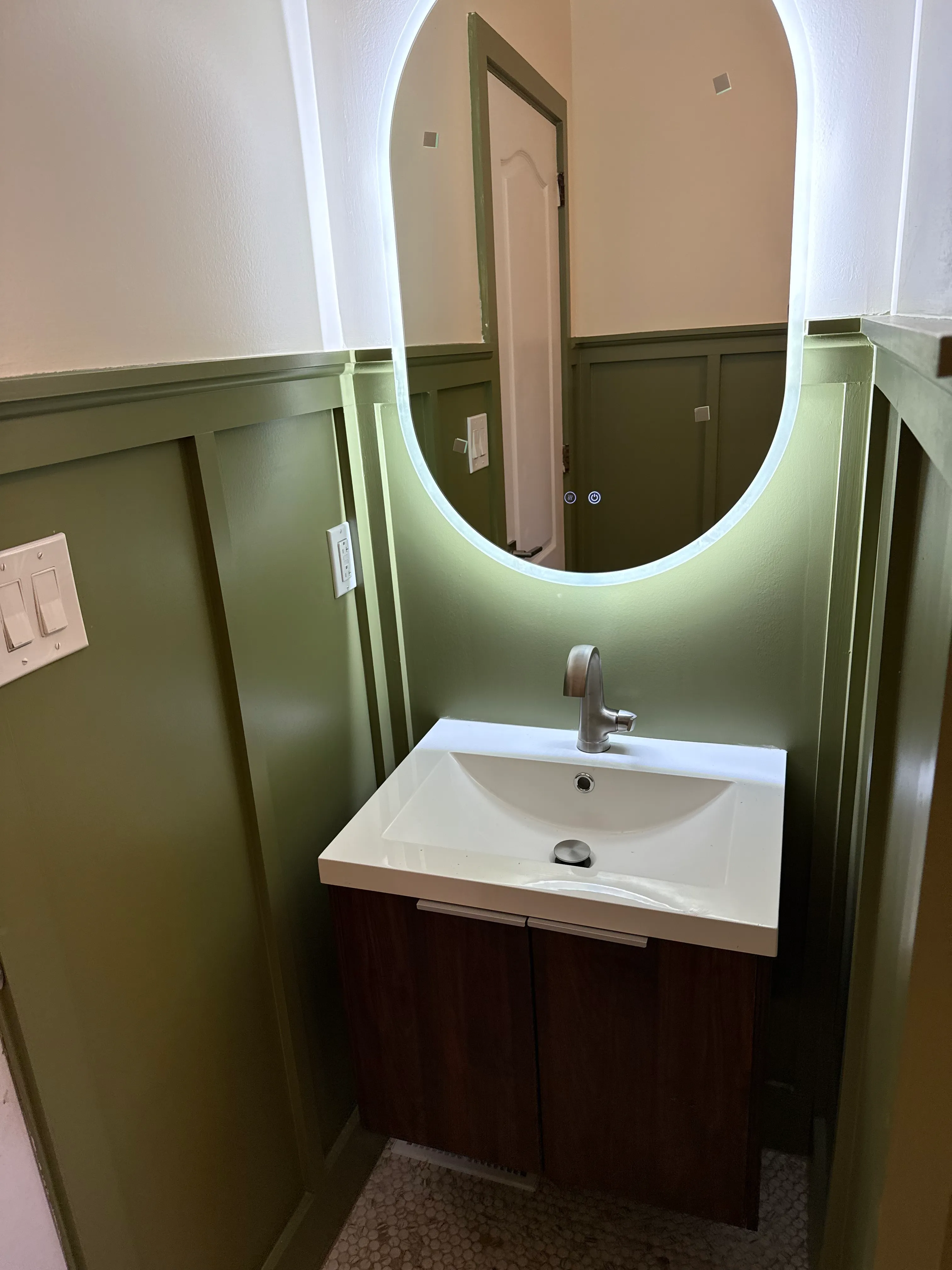 Olive Wainscot Bath