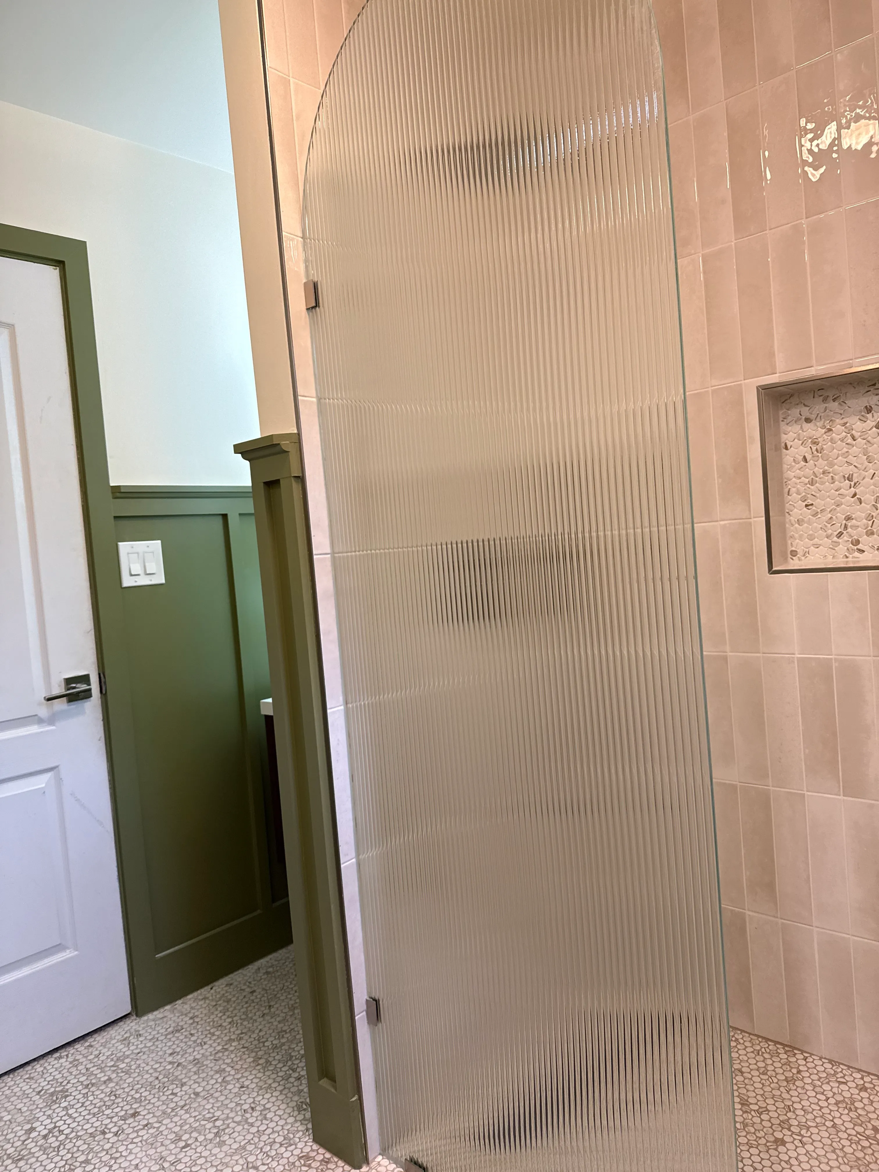 Olive Wainscot Bath, photo 2